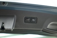 LOCAL and only 18,003 KM! This Kia Carnival boasts a Regular Unleaded V-6 3.5 L/212 engine powering... (image 9)