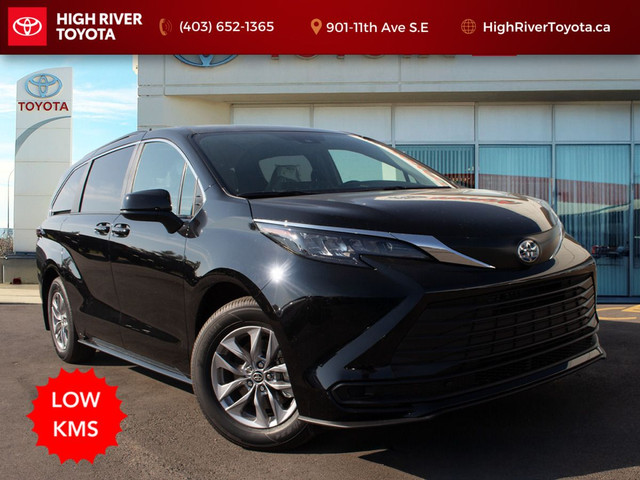 Toyota Sienna XLE 2021 in Cars & Trucks in Calgary