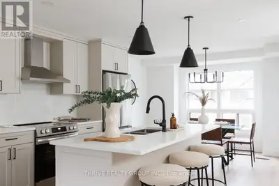 Updated South London condo featuring a functional and modern layout throughout. The main level offer...