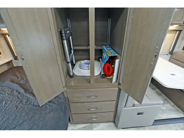 2022 Thor Motor Coach Quantum KM24 1 extension ! Sprinter Merced in RVs & Motorhomes in Laval / North Shore - Image 8