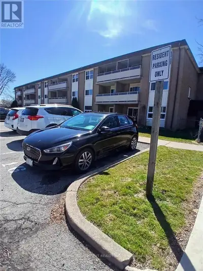 Why rent when you can buy?! This is a great opportunity to own this cozy, affordable one bedroom uni...