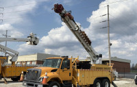 2009 International Altec DM47 DIgger - Utility Digger Derrick