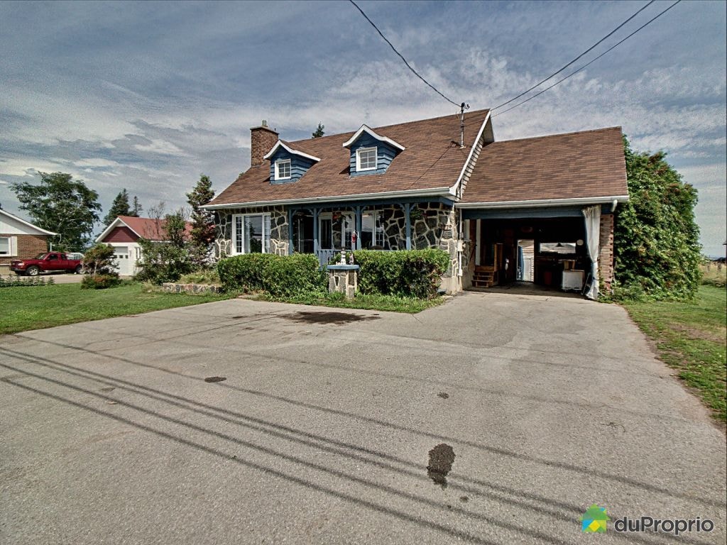 $275,000 - 1 1/2 Storey for sale in Chambord — photo 1