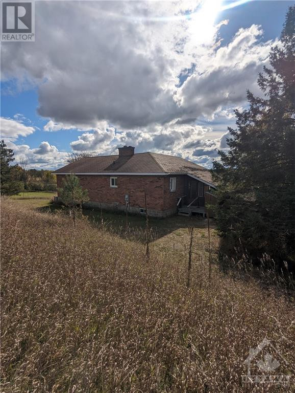 9993 HIGHWAY 60 HIGHWAY Eganville, Ontario Houses for Sale Renfrew