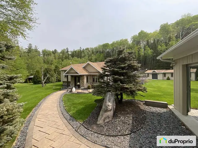 $634,000 - Split Level for sale in Hébertville in Houses for Sale in Lac-Saint-Jean - Image 3