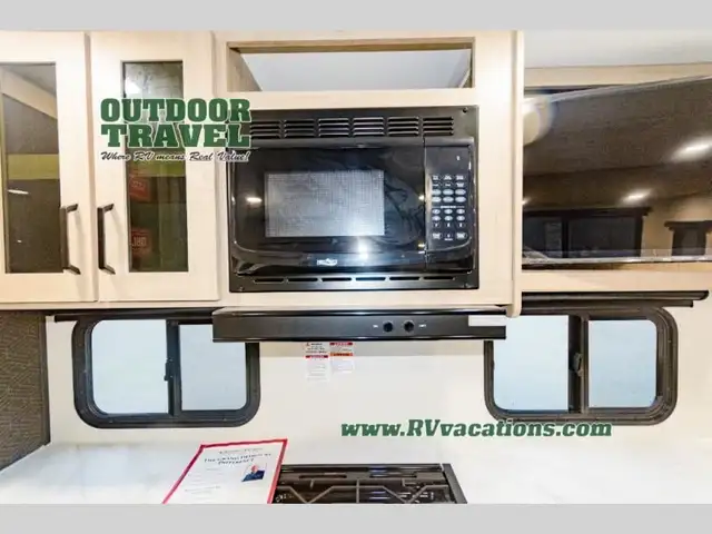 2026 Grand Design Imagine XLS 25RLE in Travel Trailers & Campers in Hamilton - Image 13