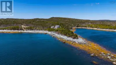 These views are what you have been waiting for. Welcome to 116 Beaver Drive! This southern-facing, c...
