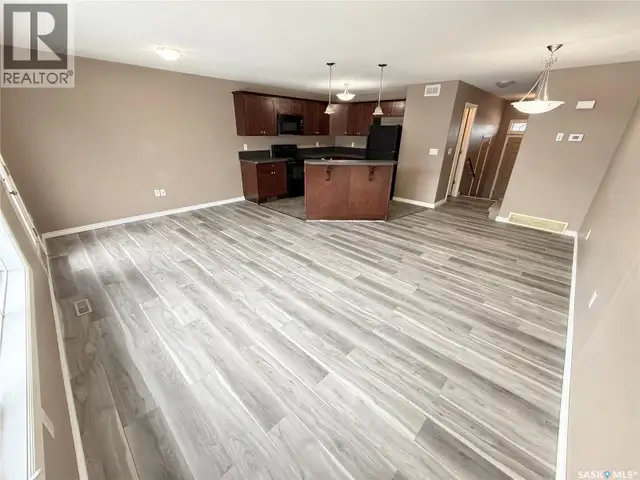 602 Barber CRESCENT Weyburn, Saskatchewan in Condos for Sale in Regina - Image 8