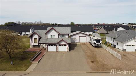 9010 102 Street in Houses for Sale in Grande Prairie - Image 2