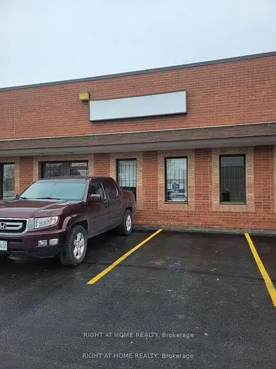 Monthly Rent: $7,000 including Tmi Location: 3rd Line / Bronte Road Total Area: 4300 sqft Office: 10...