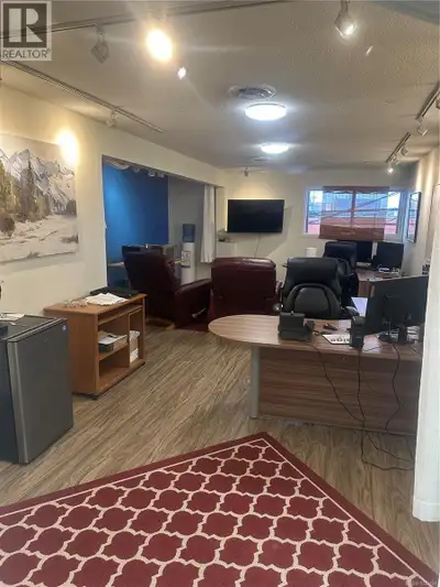 Second Level commercial space in the heart of downtown Courtenay. With approximately 850Ft2 currentl...