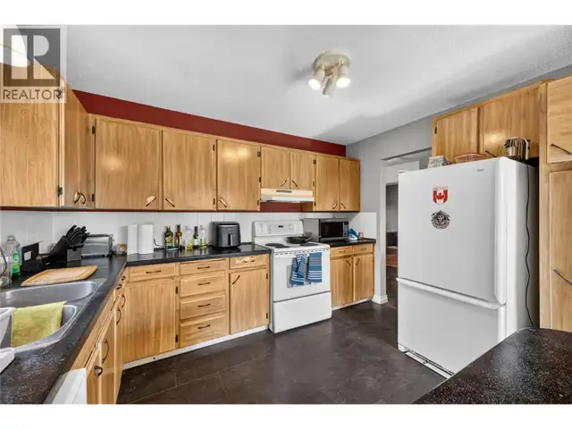 355 & 357 Gwyer Street Penticton, British Columbia in Houses for Sale in Penticton - Image 10