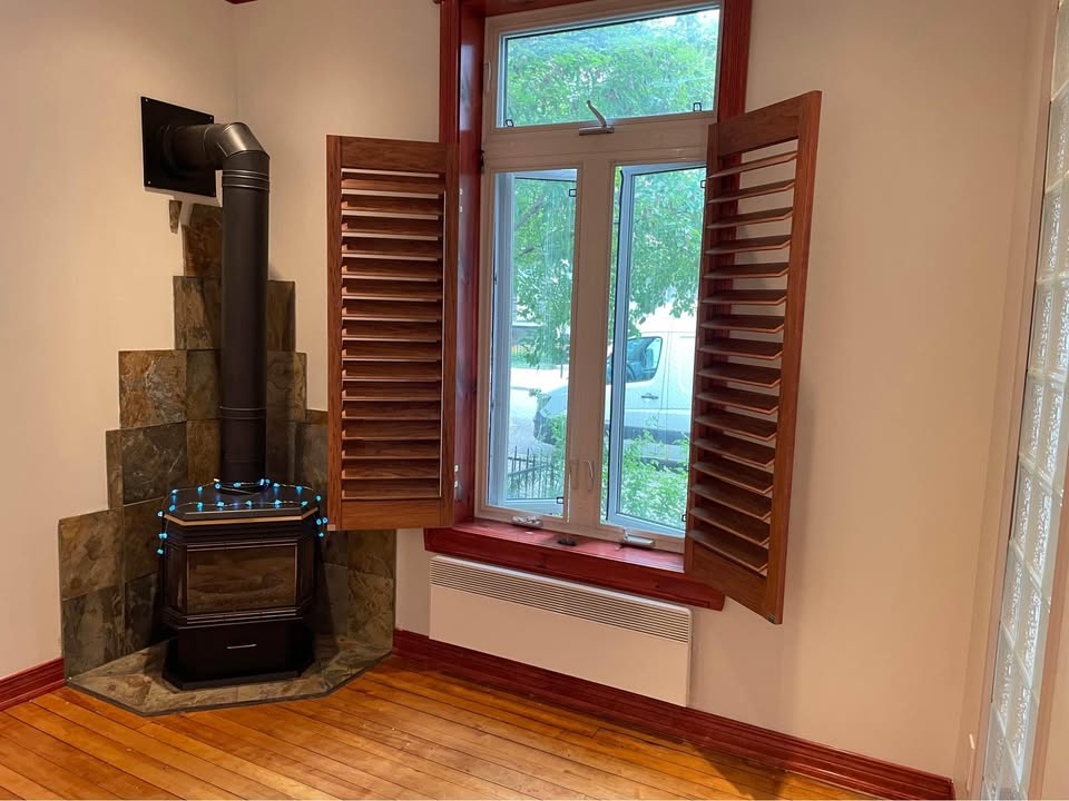Family-Friendly 4½ Townhouse w/ Private Backyard & Full Basement — photo 2