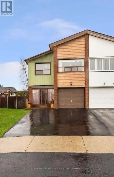 Attention first-time buyers and large families! This spacious 5-level backsplit offers 4+ 1 bedrooms...