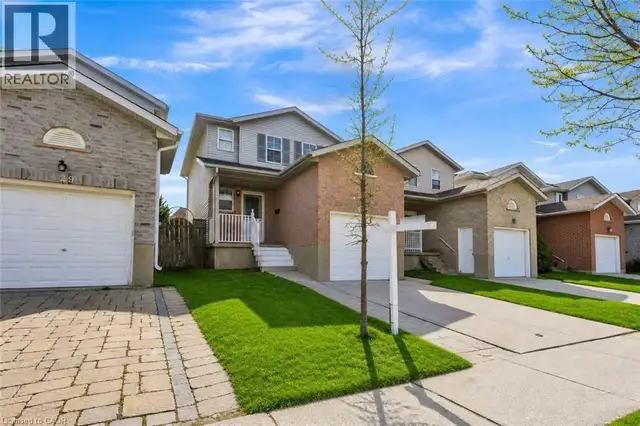 425 ERINBROOK Drive Kitchener, Ontario in Houses for Sale in Kitchener / Waterloo - Image 3