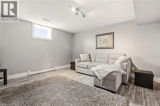 1371 10TH CONCESSION Road W Puslinch, Ontario in Houses for Sale in Guelph - Image 33