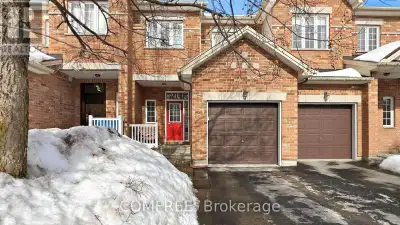 Beautiful townhome that is walking distance to schools, parks, & all amenities! Main level features...