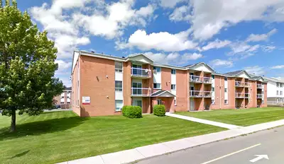 5 1/2 rénové à louer au 1er juillet rue Simonds Sud à Granby