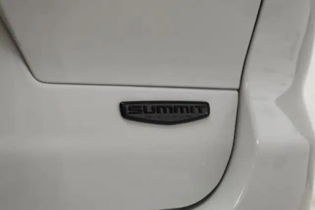 2023 Jeep Grand Cherokee L Summit | Sunroof | Night Vision in Cars & Trucks in Winnipeg - Image 10