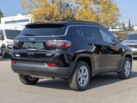 This Jeep Compass has a durable Intercooled Turbo Regular Unleaded I-4 2.0 L/122 engine powering thi... (image 7)