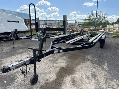 Lapointe Sports Inc KARAVAN REMOR PONTON MANITOU 20'-21' 2023 Photo à titre informatif car la remorq...