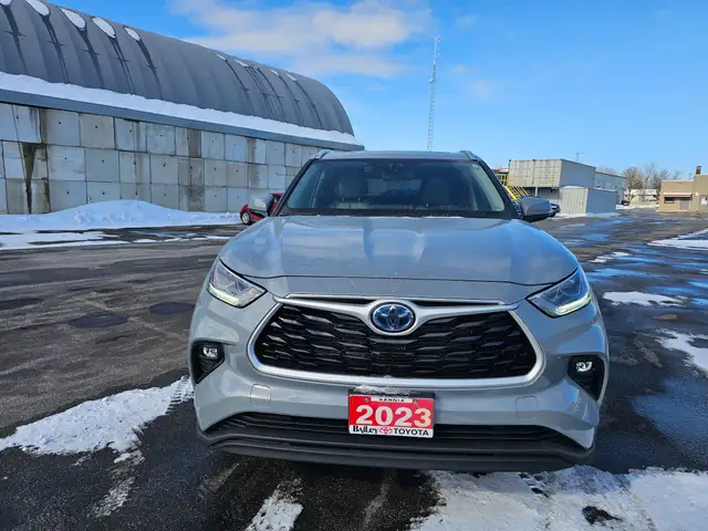 2023 Toyota Highlander Hybrid XLE in Cars & Trucks in Sarnia - Image 3