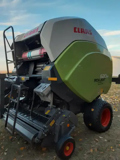 This baler is like brand new with only 1000 bales on it. Makes nice solid bales. Wide pickup that wi...