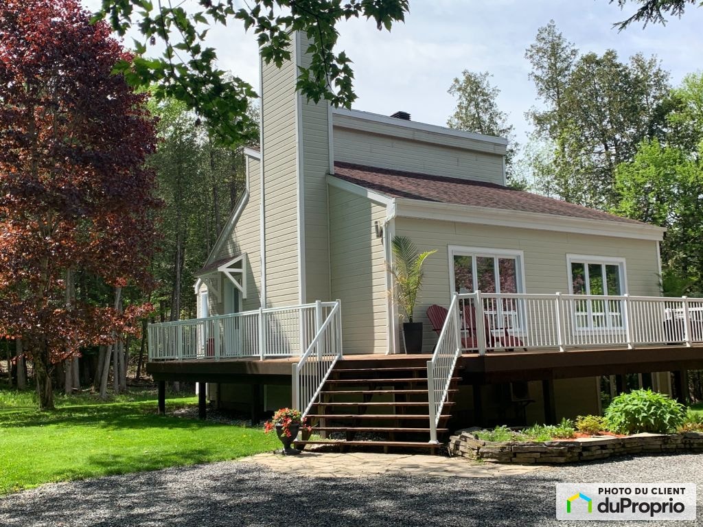 $927,000 - Bungalow for sale in Magog — photo 1
