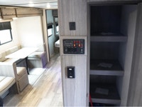 WAS: $33799 NOW: $32799 plus taxes and licensing fees2022 CrossRoads Volante 22BH | Sleeps 9 | King... (image 8)
