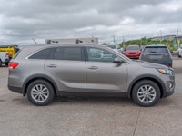 Check out this 2018 Kia Sorento LX before someone takes it home! *This Kia Sorento Is Competitively... (image 5)