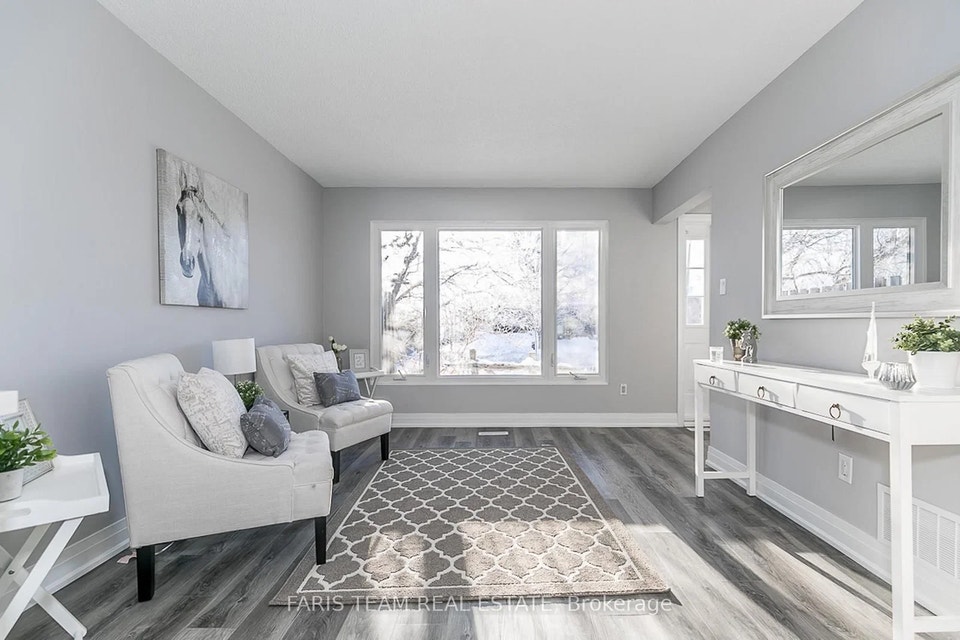 3-Bedroom Main Floor Unit in Barrie – All Utilities & Parking In 5