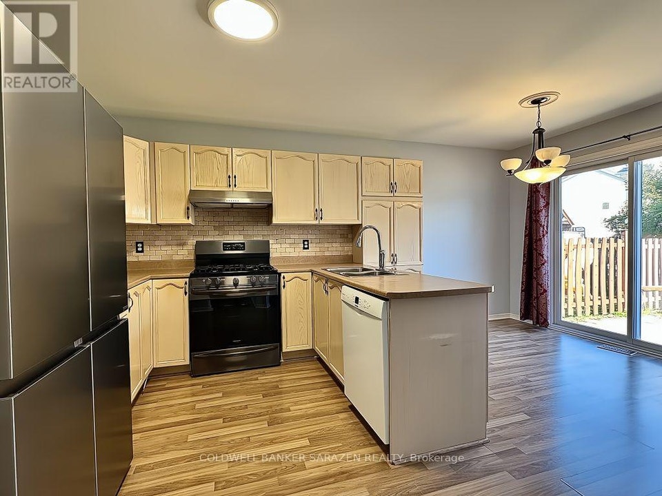1919 ORCHARDVIEW AVENUE Ottawa, Ontario 3