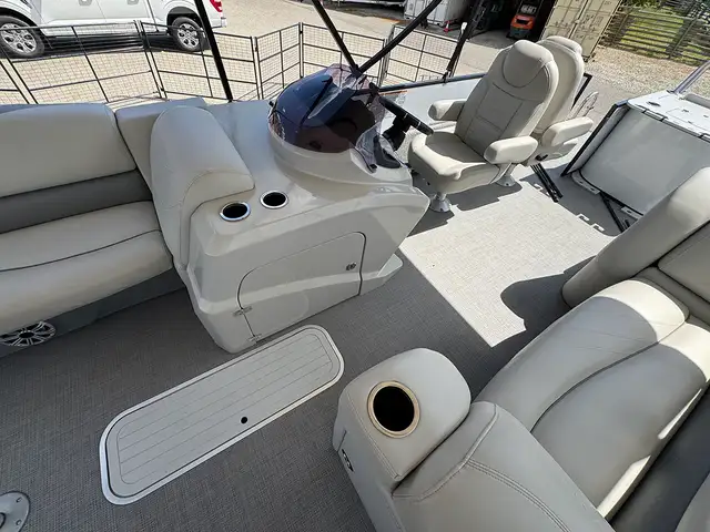 2019 SYLVAN Mirage 8522 Party Fish Luxury Ed TRITOON -used ponto in Powerboats & Motorboats in Prince Albert - Image 17