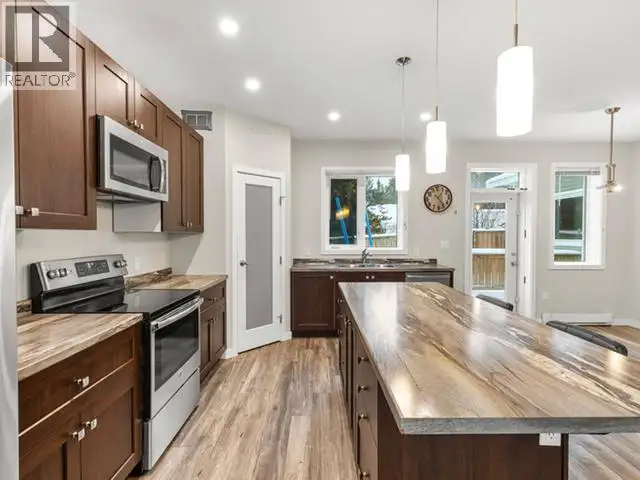 2 MACKENZIE COURT Whitehorse, Yukon in Houses for Sale in Whitehorse - Image 12