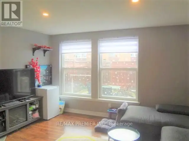43 - 246 JOHN GARLAND BOULEVARD Toronto (West Humber-Clairville)63006662626563121
