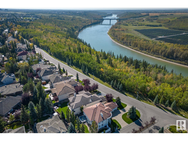 477 HEFFERNAN DR NW Edmonton, Alberta in Houses for Sale in Edmonton - Image 2