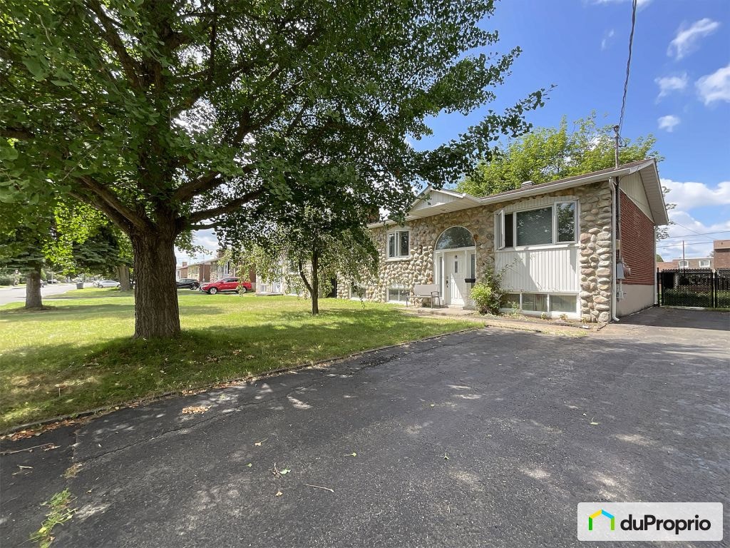 $575,000 - Bungalow for sale in Longueuil (St-Hubert) — photo 1