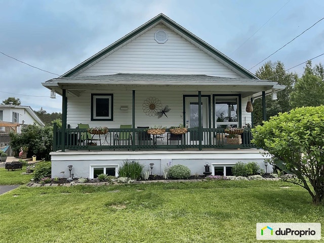 $389,900 - Country home for sale in Lac-des-Plages — photo 2