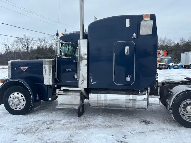 2003 PETERBILT 379 in Heavy Trucks in Ottawa - Image 6