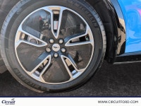 Le Ford Mustang Mach-E Premium AWD 2023 combine une tenue de route agile à une traction intégrale sé... (image 7)