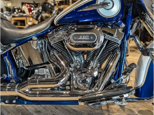 2014 Harley-Davidson CVO Softail Deluxe // Candy Cobalt and Whit in Street, Cruisers & Choppers in Winnipeg - Image 7