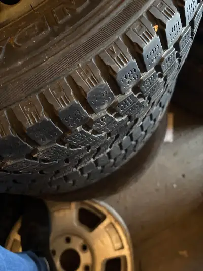 2 yokohoma tires - great condition p225/65r17 text 647-330-1493