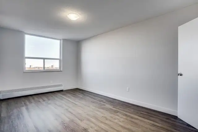 30 Tuxedo Court Apartments - Bachelor available at 30 Tuxedo Cou in Long Term Rentals in City of Toronto - Image 13