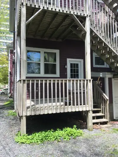 Cozy studio apartment centrally located on the corner of Morris Street and South Park in South End H...