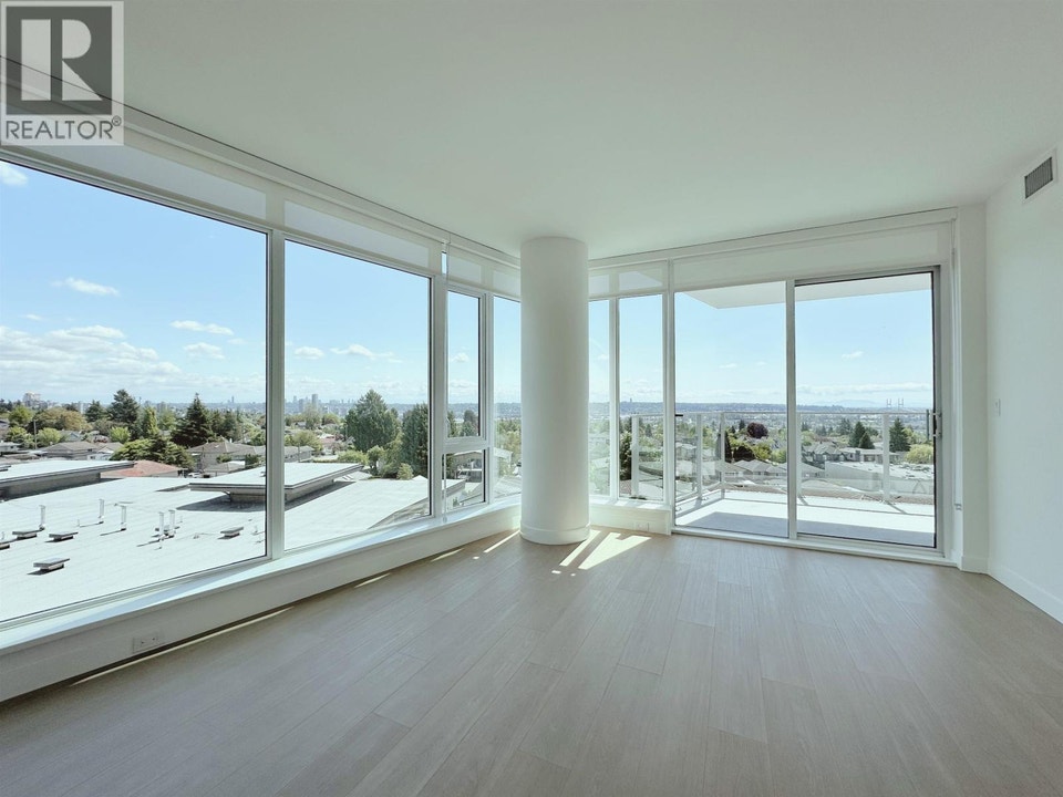 601 7799 PARK CRESCENT Burnaby, British Columbia 4