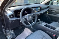 Wireless Charging Pad,remote Start,heated Steering Wheel,intelligent Key,17 Inch Wheels,6 Speaker Au... (image 7)