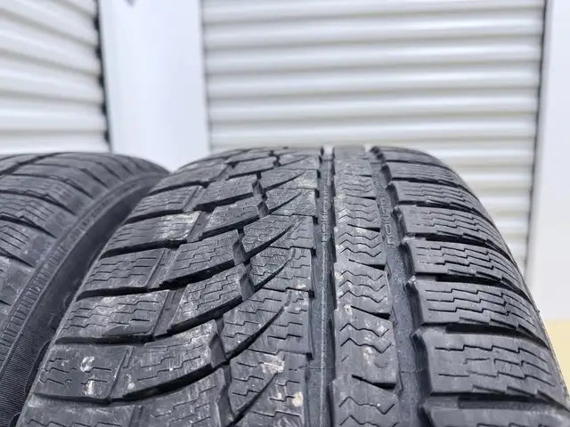 85% tread. 235/55 R17 Winter tires Nokian WRG4 in Motorcycle Parts & Accessories in Mississauga / Peel Region - Image 5