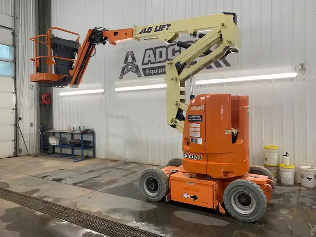 2014 JLG E300AJP in Heavy Equipment in Edmonton - Image 7