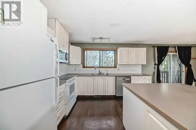 3, 604 First Street E Cochrane, Alberta62863799276802124