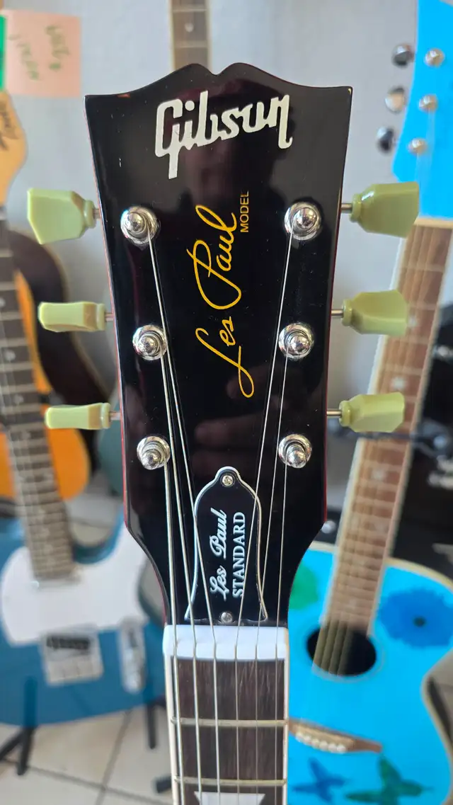 Gibson Les Paul Standard Copy With Hard Case in Guitars in Hamilton - Image 4